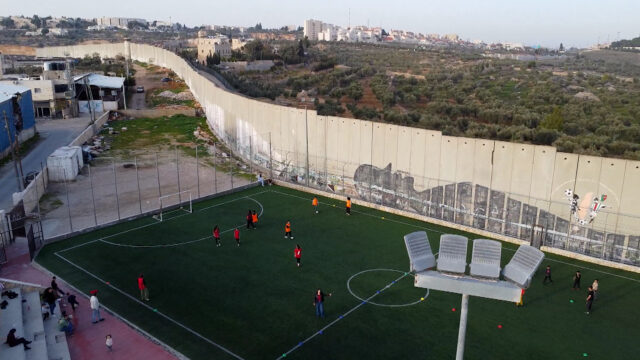 Israel emite ordem de demolição de campo de futebol ocupado na Cisjordânia
