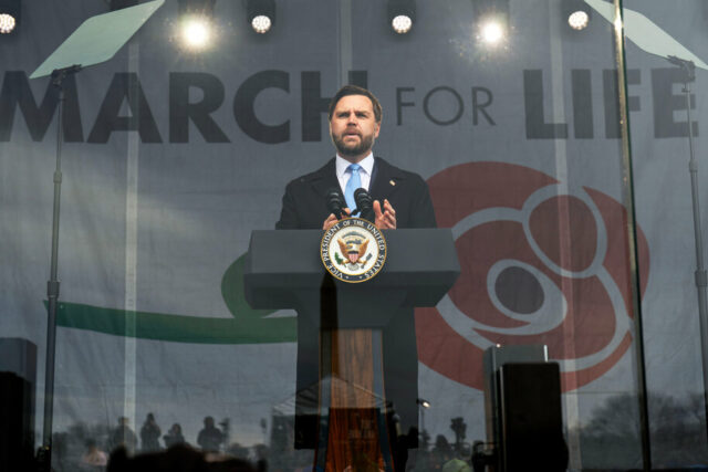 JD Vance ficou ainda mais assustador
