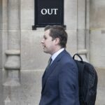 Robert Jenrick foi demitido do Gabinete Sombrio depois que seus planos de deserção foram descobertos