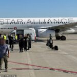 O passageiro que compartilhou o vídeo descreveu uma ‘atmosfera misteriosa’ no avião após sua chegada