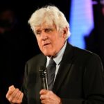 Jay Leno diz que lhe perguntaram se planejava namorar enquanto cuidava de sua esposa com demência