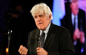 Jay Leno foi questionado se ele namoraria enquanto cuidava de uma esposa com demência Jay Leno diz que lhe perguntaram se planejava namorar enquanto cuidava de sua esposa com demência