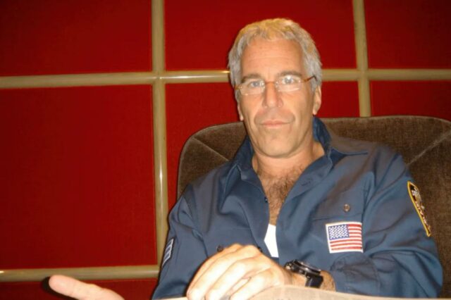 Jeffrey Epstein foi banido permanentemente do Xbox Live devido à Jeffrey Epstein foi banido permanentemente do Xbox Live devido à política de criminosos sexuais da Microsoft-NY, novos arquivos revelam