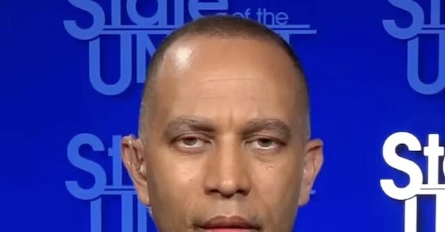 Jeffries sobre a paralisação do ICE: não votaremos em financiamento Jeffries sobre a paralisação do ICE: não votaremos em financiamento sem mudanças, incluindo tornar as igrejas fora dos limites