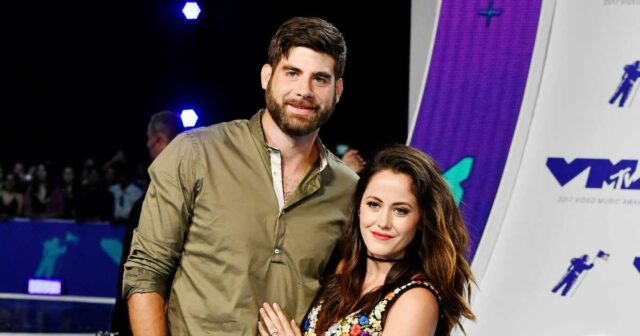 Jenelle Evans, da mãe adolescente, estabelece o recorde direto na Linha do tempo do relacionamento de Janelle-Evans-e-David-Eason