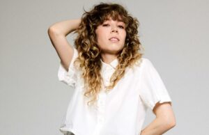 Jennette McCurdy está pronta para deixar você desconfortável novamente – desta vez com um caso adolescente inadequado Jennette McCurdy está pronta para deixar você desconfortável novamente - desta vez com um caso adolescente inadequado