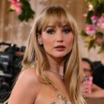 Brittany Snow Red Carpet Chegada ao Globo de Ouro 2026