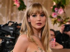 Jennifer Lawrence comparece ao Globo de Ouro de 2026 com um vestido nu de cair o queixo Brittany Snow Red Carpet Chegada ao Globo de Ouro 2026