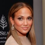 Jennifer Lopez continua usando este estilo de cardigã perfeito para o inverno – Compre 18 sósias