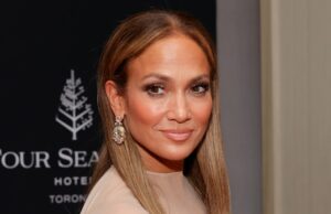 Jennifer Lopez continua usando este estilo de cardigã perfeito para o inverno – Compre 18 sósias Jennifer Lopez continua usando este estilo de cardigã perfeito para o inverno – Compre 18 sósias