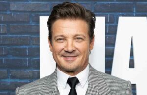 Jeremy Renner posta sobre limpa-neves 3 anos após acidente quase fatal Jeremy-Renner-Posts-Sobre-arado-de-neve-3-anos-após-quase-acidente-fatal2.jpg