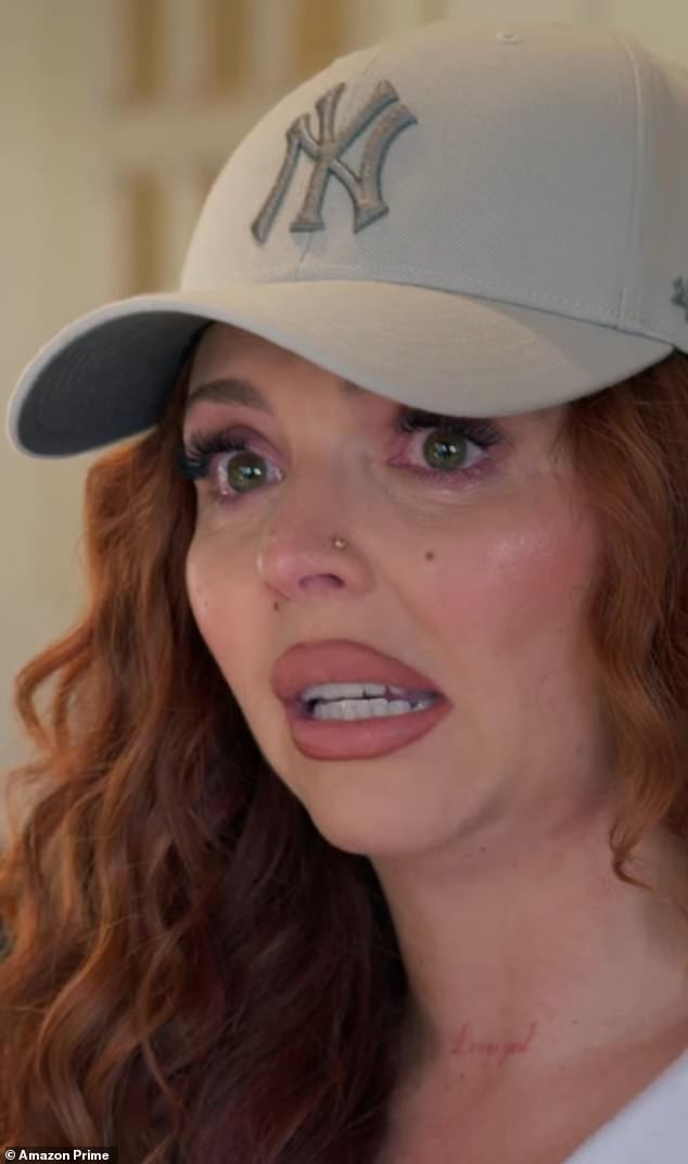 Jesy Nelson começa a chorar ao revelar que 'sempre ficou Jesy Nelson começa a chorar ao revelar que 'sempre ficou quieta' sobre Little Mix porque foi ela quem saiu