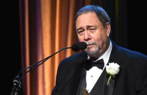 Jim McBride, compositor de ‘Chattahoochee’ e colaborador de Alan Jackson, morre aos 78 anos Jim McBride, compositor de 'Chattahoochee' e colaborador de Alan Jackson, morre aos 78 anos