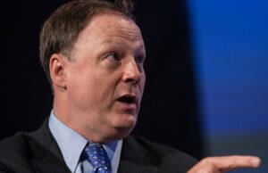 John Harris, do Politico, assume o cargo de presidente, começa a busca por um novo editor-chefe John Harris, do Politico, assume o cargo de presidente, começa a busca por um novo editor-chefe