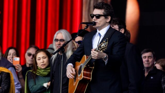 John Mayer canta 'Ripple' com grande multidão de SF reunida para homenagem ao guitarrista do Grateful Dead, Bob Weir | Vídeo
