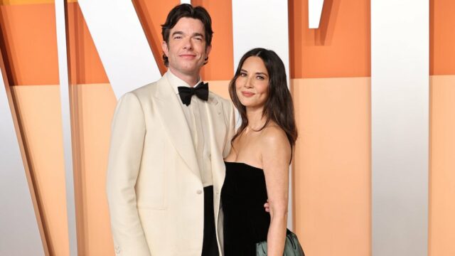 todo mundo-vive-com-john-mulaney-netflix