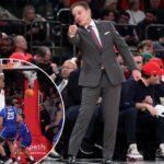 O atacante do St. John's Red Storm, Dillon Mitchell # 1, enterrou a bola durante um jogo contra o Seton Hall Pirates.