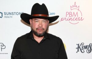 Jon Gosselin quase morreu após uma assustadora emergência de saúde e hospitalização Como Jon Gosselin incluiu a filha de Stephanie Lebo nos votos de casamento