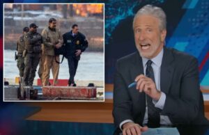 Jon Stewart brinca que Nicolás Maduro foi ‘revertido’ e ‘importado’ para os EUA Jon Stewart brinca que Nicolás Maduro foi 'revertido' e 'importado' para os EUA