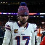 GettyImages-2255936392 Josh Allen começa a chorar após a derrota nos playoffs