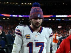 Josh Allen começa a chorar após derrota nos playoffs: ‘Let My Team Down’ GettyImages-2255936392 Josh Allen começa a chorar após a derrota nos playoffs