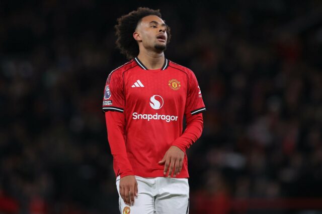Joshua Zirkzee em ação durante a partida da Premier League entre Manchester United e Wolves em Old Trafford em 2025 em Manchester, Inglaterra.