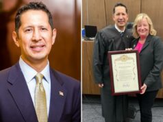 Juiz da Califórnia enganou milhares de estados com empresa falsa e baniu médico: federais Israel Claustro e Katrina Foley segurando um documento emoldurado em um tribunal.