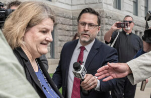 Juiz de Wisconsin condenado por obstruir a prisão de imigrantes renuncia enquanto o Partido Republicano ameaça impeachment Yahoo news home