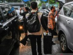 KPK revista 2 direcções DJP do Ministério das Finanças, confisca documentos e dinheiro KPK revista 2 direcções DJP do Ministério das Finanças, confisca documentos e dinheiro