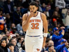 Karl-Anthony Towns perde derrota do Knicks para o Hawks devido a problemas estomacais O centro/atacante do New York Knicks, Karl-Anthony Towns (32), reage a uma jogada contra o New Orleans Pelicans durante o segundo tempo no Smoothie King Center.
