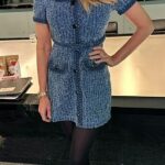 Karren Brady exibiu sua dramática perda de peso em fotos dos bastidores das filmagens de The Celebrity Apprentice Christmas Special