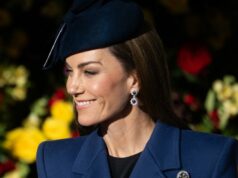 Kate Middleton abandonou os mocassins pretos clássicos por esta alternativa moderna Katie Holmes na festa de gala de 2024 da Roundabout Theatre Company, realizada no Ziegfeld Ballroom em 4 de março de 2024 na cidade de Nova York.