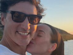 Katy Perry se aconchega com Justin Trudeau em novo despejo de fotos de férias Katy-Perry-e-Justin-Trudeau-Pack-no-PDA-promoção