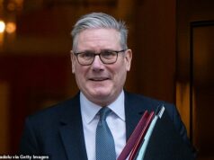 Keir Starmer lança uma tentativa frenética para acalmar a crise na Groenlândia, tentando persuadir Trump de que a OTAN pode defender o Ártico sem a tomada do controle dos EUA Keir Starmer lançou uma tentativa frenética na noite de quinta-feira para persuadir Donald Trump de que a Otan pode defender o Ártico sem a tomada da Groenlândia pelos EUA.