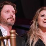 Brandon Blackstock e Kelly Clarkson comparecem ao Grammy Awards 2018.