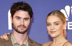 Kelsea Ballerini se reúne com Chase Stokes e diz ‘I Really Love Love’ Kelsea Ballerini e Chase Stokes terminam após uma breve reunião, altos e baixos ininterruptos 2247633536 2209299037