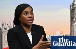 Kemi Badenoch diz que os conservadores proibiriam menores de 16 anos de redes sociais ‘viciantes’ Kemi Badenoch diz que os conservadores proibiriam menores de 16 anos de redes sociais 'viciantes'
