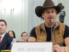 Kid Rock critica indústria de ingressos por práticas injustas durante depoimento no Senado: está ‘cheio de cobras e canalhas gananciosos’ Kid Rock critica indústria de ingressos por práticas injustas durante depoimento no Senado: está 'cheio de cobras e canalhas gananciosos'