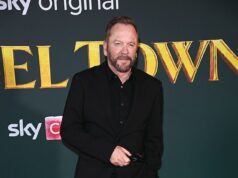 Kiefer Sutherland é preso em Hollywood sob suspeita de fazer ameaças criminais após briga com compartilhamento de viagens Kiefer Sutherland foi preso na segunda-feira após supostamente entrar em uma briga com um motorista de carona, confirmou o Daily Mail. Sutherland, 59, foi preso após relatos de agressão de um motorista, segundo o LAPD; retratado em novembro de 2025 em Londres