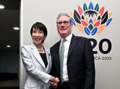 Kowtow Keir chega ao Japão para conversar com sua primeira-ministra que toca bateria e anda de moto após o desprezo do líder trabalhista pela Cidade Proibida na China Keir Starmer deve se encontrar com seu homólogo japonês Sanae Takaichi hoje em Tóquio. Na foto: Starmer e Takaichi durante uma reunião bilateral na cúpula do G20 em Joanesburgo, África do Sul. Data da foto: sábado, 22 de novembro de 2025