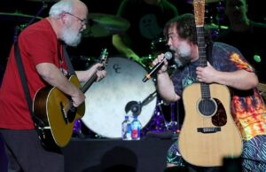 Kyle Gass, do Tenacious D, diz que o comentário sobre o tiroteio de Trump foi ‘terrível’, fala sobre o relacionamento com Jack Black: ‘Tivemos que fazer uma pausa’ Kyle Gass, do Tenacious D, diz que o comentário sobre o tiroteio de Trump foi 'terrível', fala sobre o relacionamento com Jack Black: 'Tivemos que fazer uma pausa'