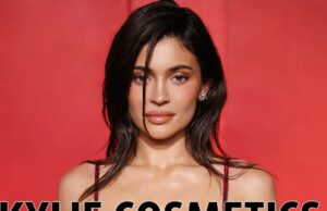 Kylie Jenner mostra decote em top de couro justo enquanto promove novo perfume kylie jenner cosméticos principal getty