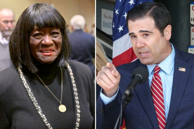 Dorothy Goosby, vice-supervisora ​​da cidade de Hempstead, sorrindo em um evento.