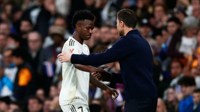 La Liga 2025-26: Alonso, técnico do Real Madrid, apoia Vinicius após torcedores apitarem durante vitória sobre o Betis
