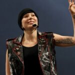 Lady Gaga pausa show em Tóquio para condenar o ICE e apoiar os americanos 'que estão sendo impiedosamente alvejados': 'Precisamos voltar para um lugar seguro'