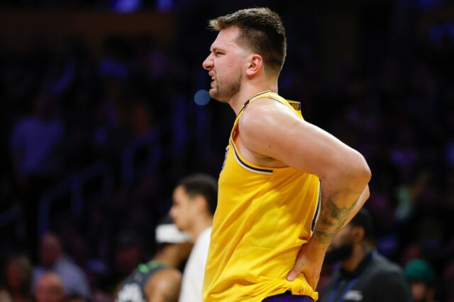 Lakers recebe atualização sobre lesões difíceis em Luka Doncic
