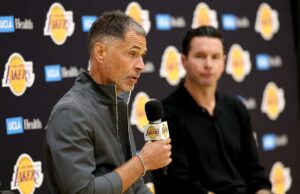 Lakers tem 6 jogadores na lista de desejos do prazo de negociação: relatório Lakers tem 6 jogadores na lista de desejos do prazo de negociação: relatório