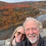 Melissa Gilbert escreveu uma carta implorando a um juiz pedindo que ele protegesse seu marido, Timothy Busfield, depois que ele foi preso por acusações de abuso sexual infantil. O casal é fotografado junto acima em novembro