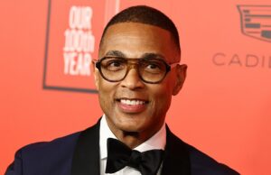 Lembra de Don Lemon na véspera de Ano Novo da CNN? Agora ele está comemorando sozinho don lemon red carpet cnn firing