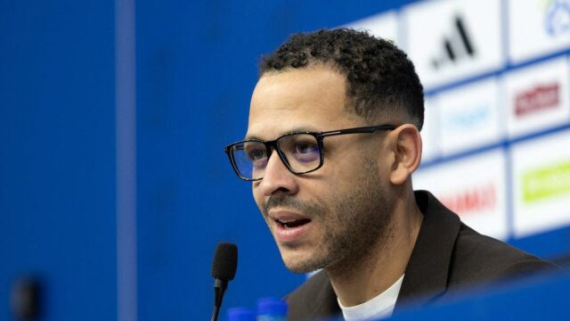 Liam Rosenior deixa Estrasburgo e confirma que tem acordo para comandar o Chelsea
